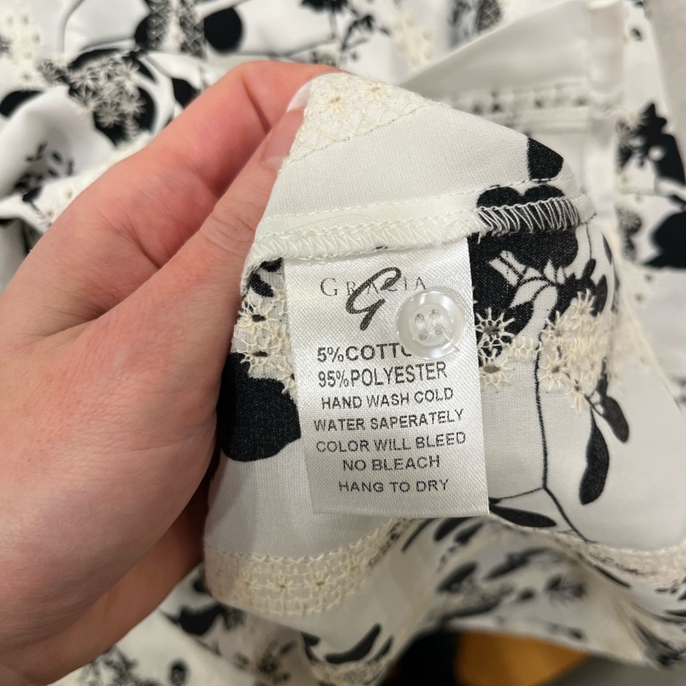 Gracia Black and White Floral Blouse - Picture 6 of 6